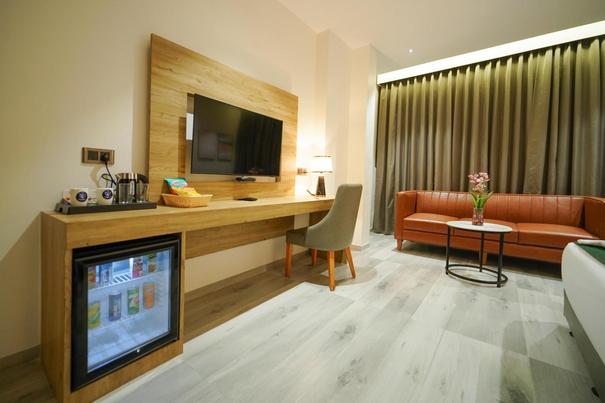 Hotel Park Inn Nellore - Near The Hospital & Highway Exteriör bild